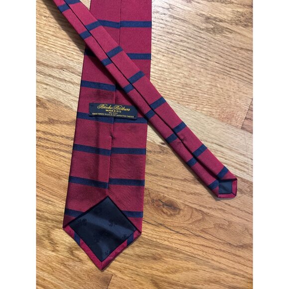Brooks Brothers Makers Red & Navy Stripe Silk Tie Handmade In USA - Picture 4 of 6